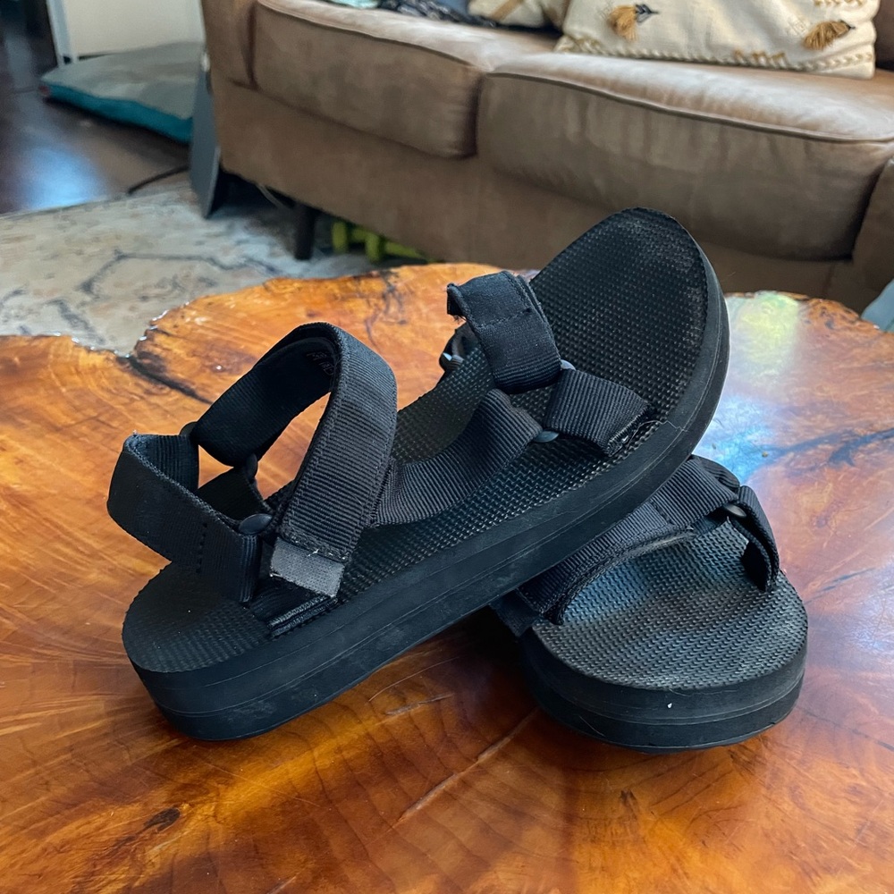 Midform Universal Tevas Sandals - Size 7